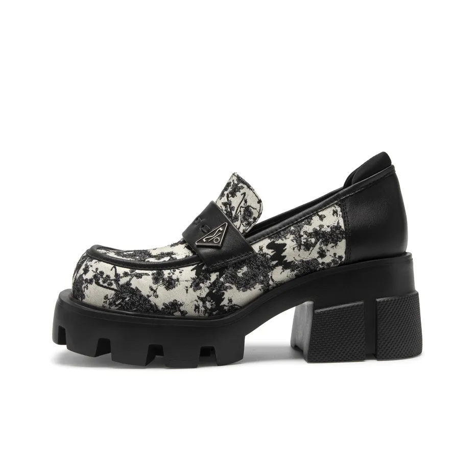 MIO Loafers Women's Low top Black/White/Black