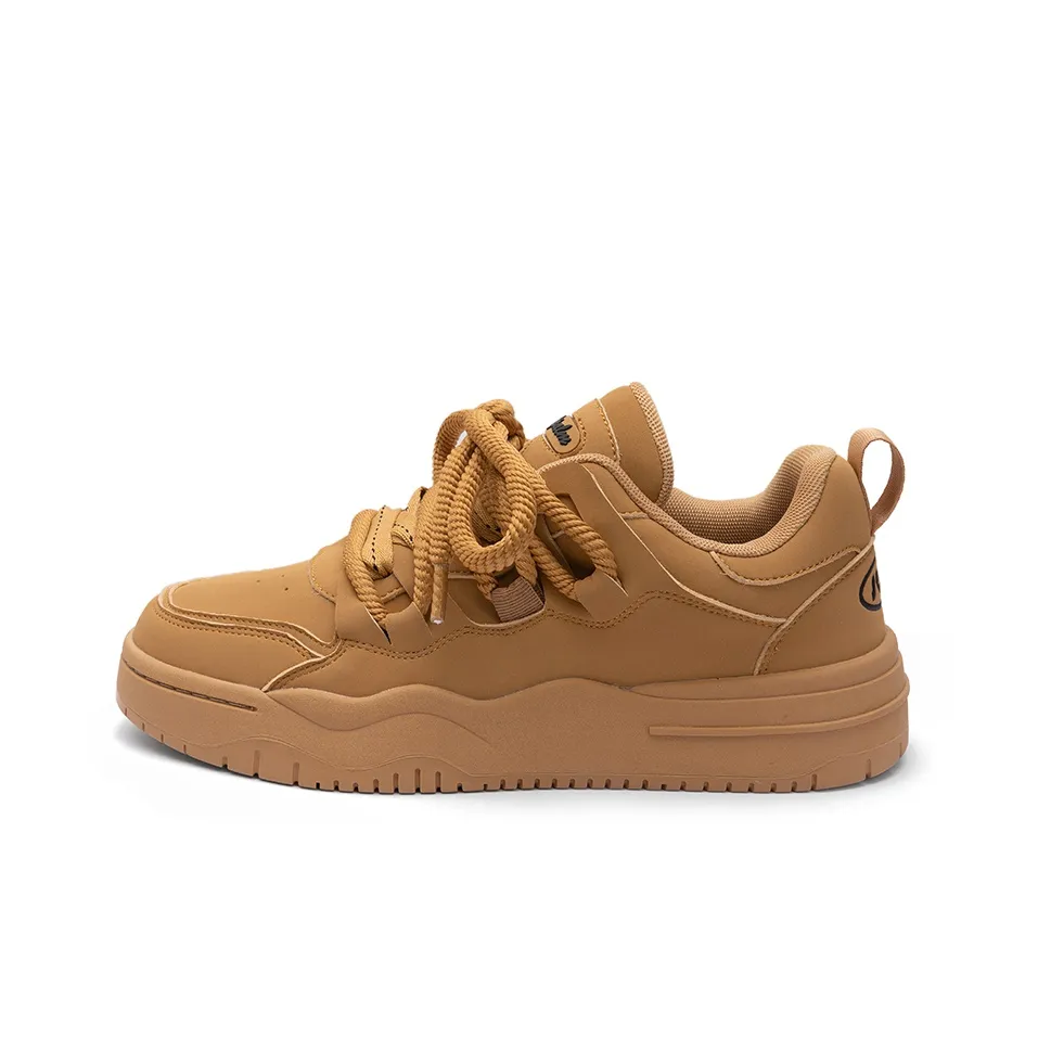 The sneaker has received the famous Safari motif on the mudguard and collar
