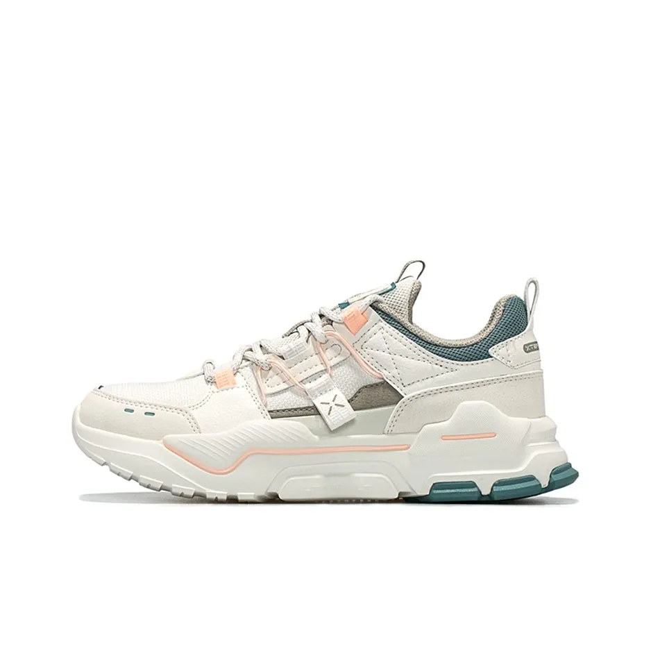 XTEP Vintage New 80 Low Top Chunky Sneakers Women's Beige