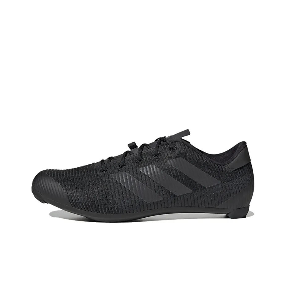 How to prevent deformation of sports shoes
