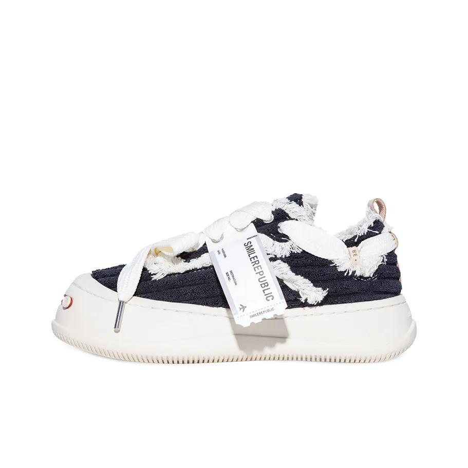 SMILEREPUBLIC Laugh Series Low Top Canvas Shoes Unisex Black