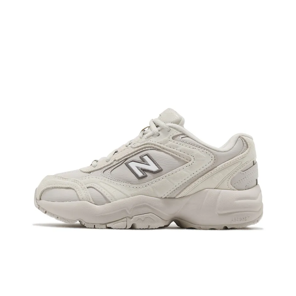 New Balance NB 452 Cushioned Slip Resistant Low Top Chunky Sneakers Women's Greige