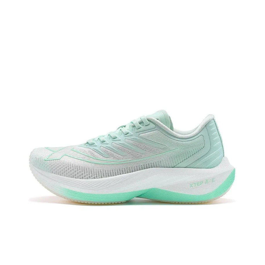 XTEP Integrated Molding Generation 1 Cushioning Wear-Resistant Low-Top Running Shoes Women's Foam Green/Sail White