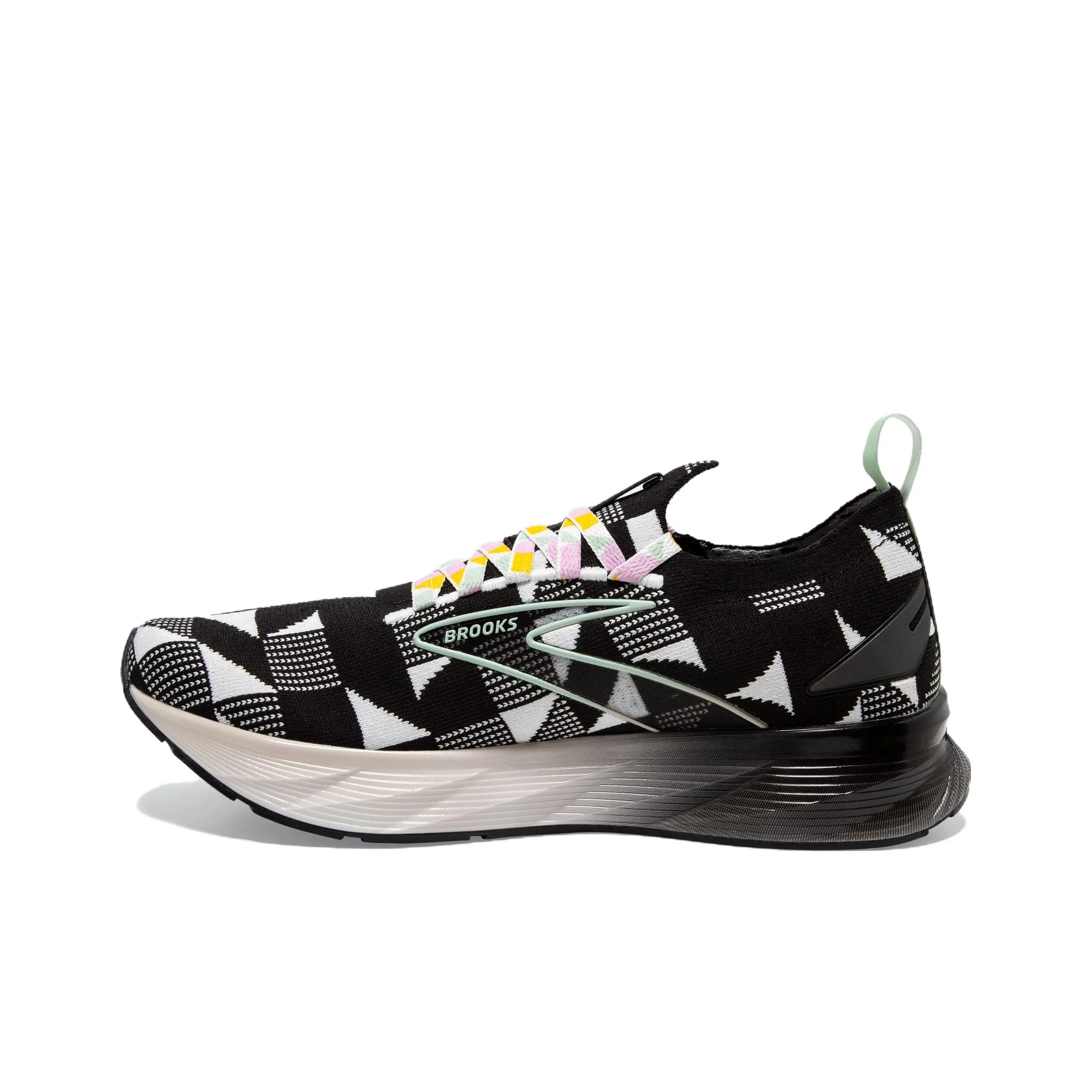 brooks trail Levitate StealthFit 6 'Checkered   Black White'