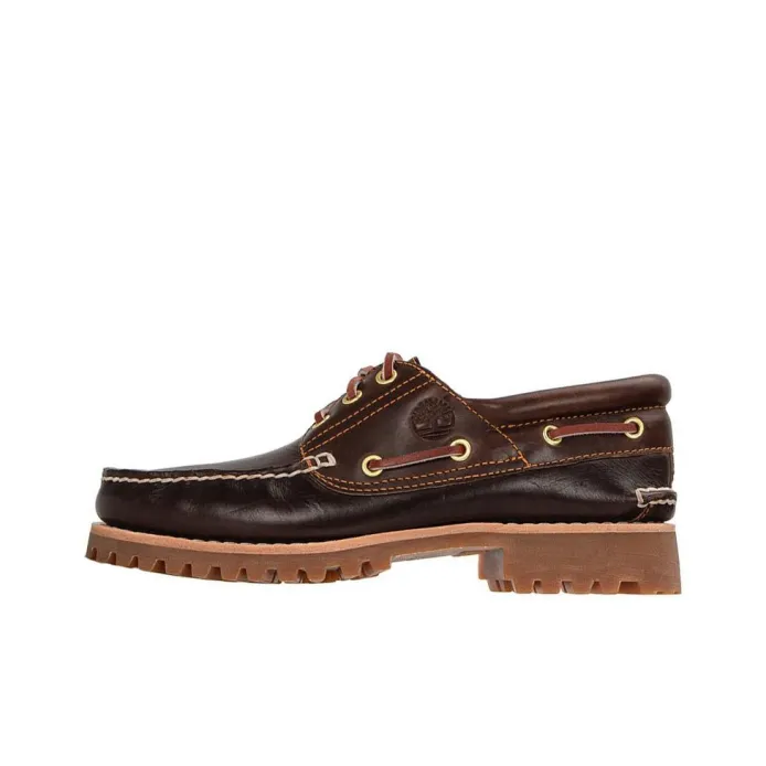 The Timeless Appeal of Boat Shoes: A Nautical Fashion Staple