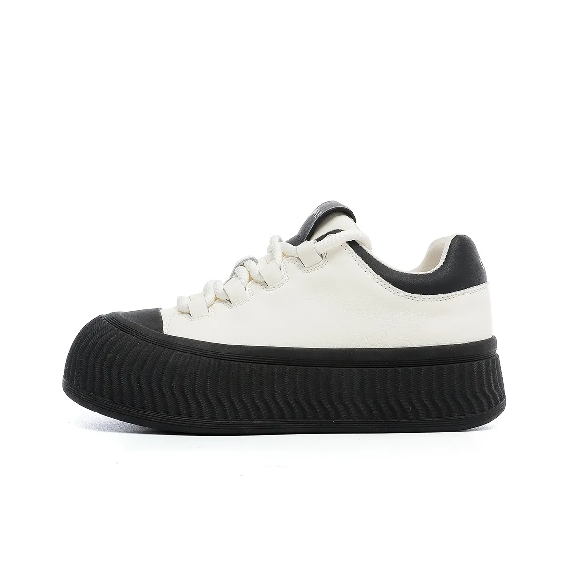 DAPHNE Low Top Skateboard Shoes Women's