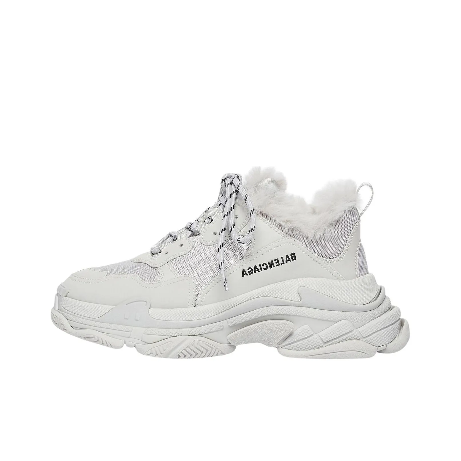qui complète la famille des sneakers tissés dont fait parti la