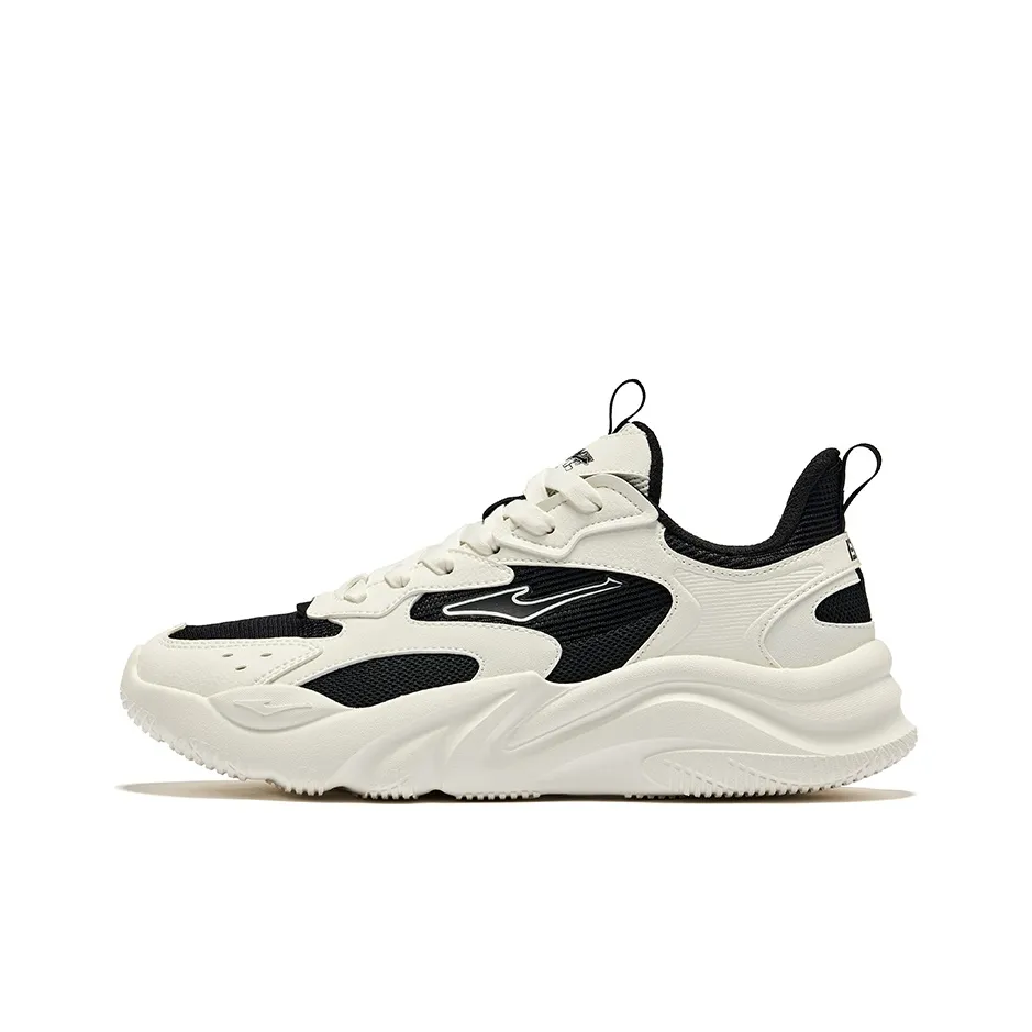 Erke Flowing Liuyun Противоскользящий Устойчивый к истиранию Низкий Топ Casual Женский Глубокий черный Кристально-белый