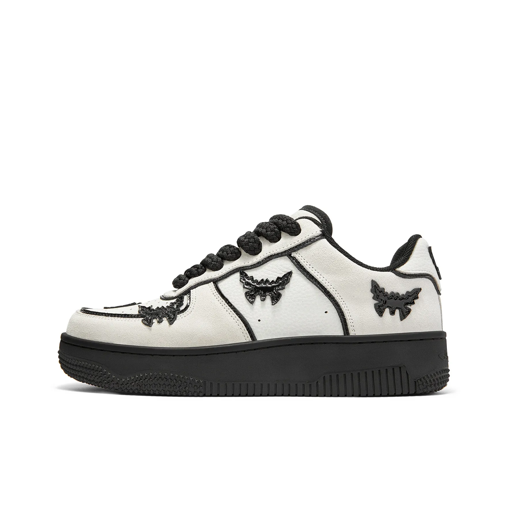 SENGUOGUO Bat Or Butterfly Anti-Slip And Wear-Resistant Height Increasing Low-Top Skateboard Shoes Unisex Black White