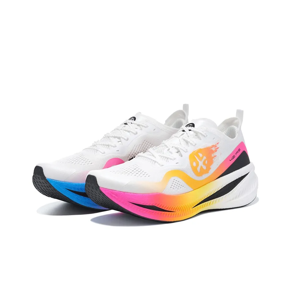 Kaufen könnt ihr den trendy Frühlings-Sneaker für