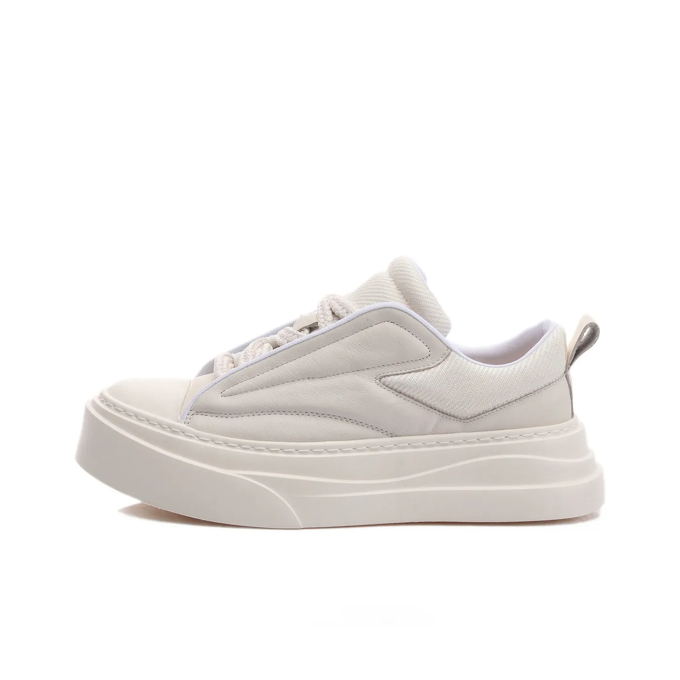 V U I Slip Resistant, Abrasion Resistant, Breathable Low Top Casual Shoes Men's