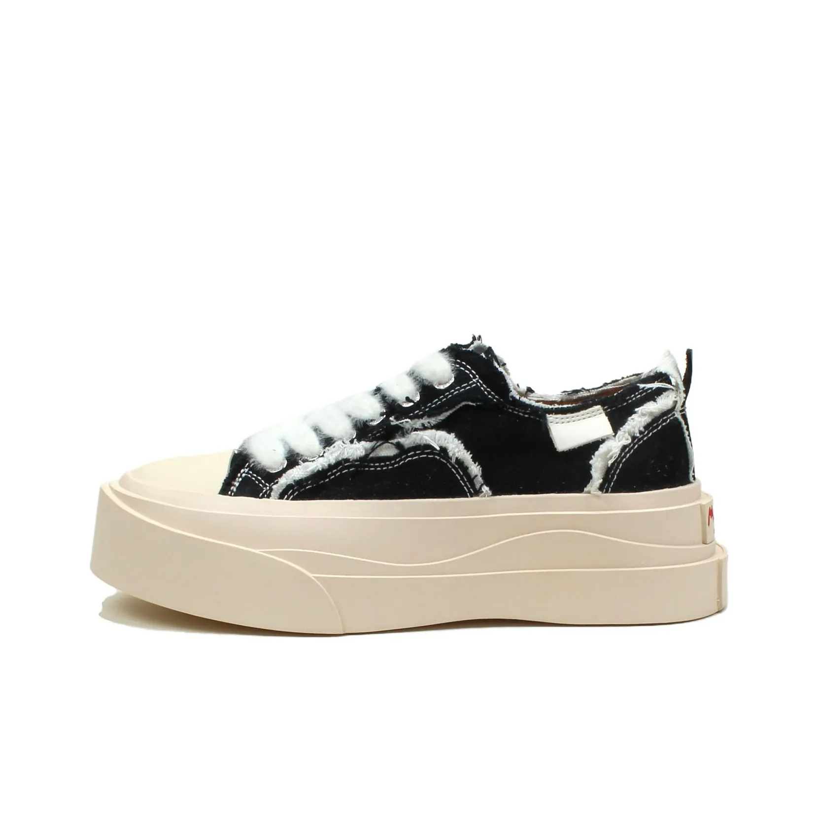 MARCHE STUDIOS Anti Slip And Wear Resistant Lightweight Height Increasing Low Top Canvas Shoes Unisex Black White