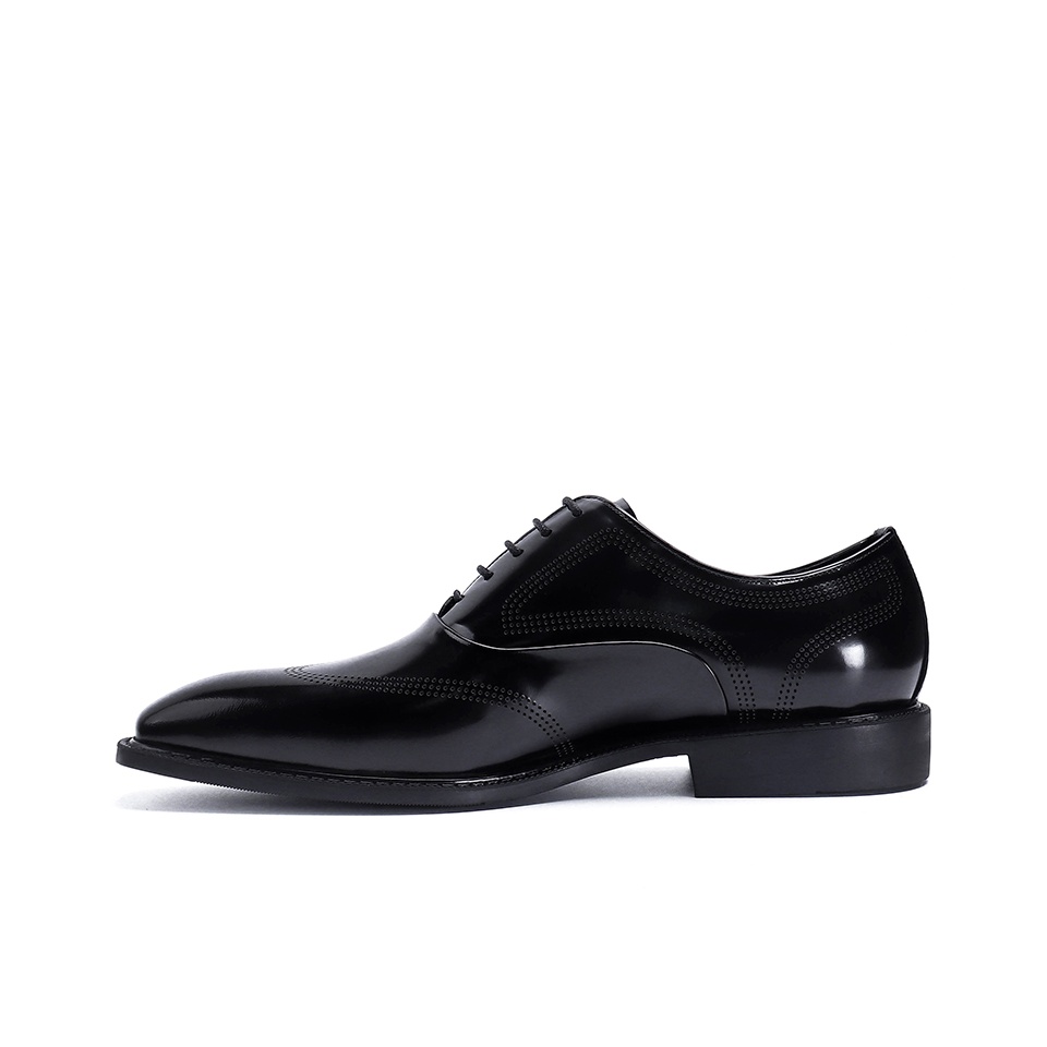 How to Style a Black Dress with Burgundy Shoes: Top Picks