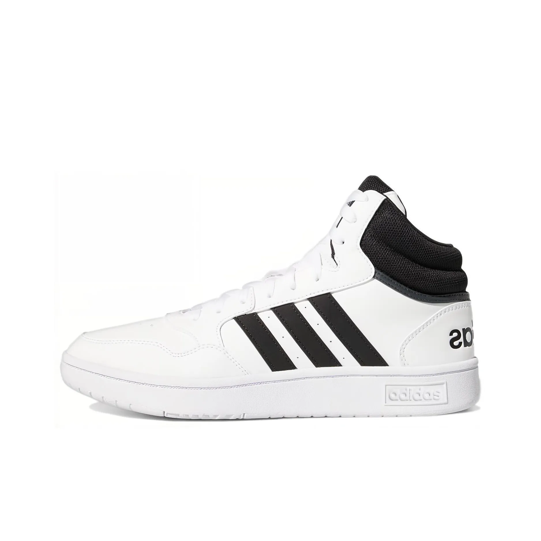 Les sneakers sont disponibles en pré-commande
