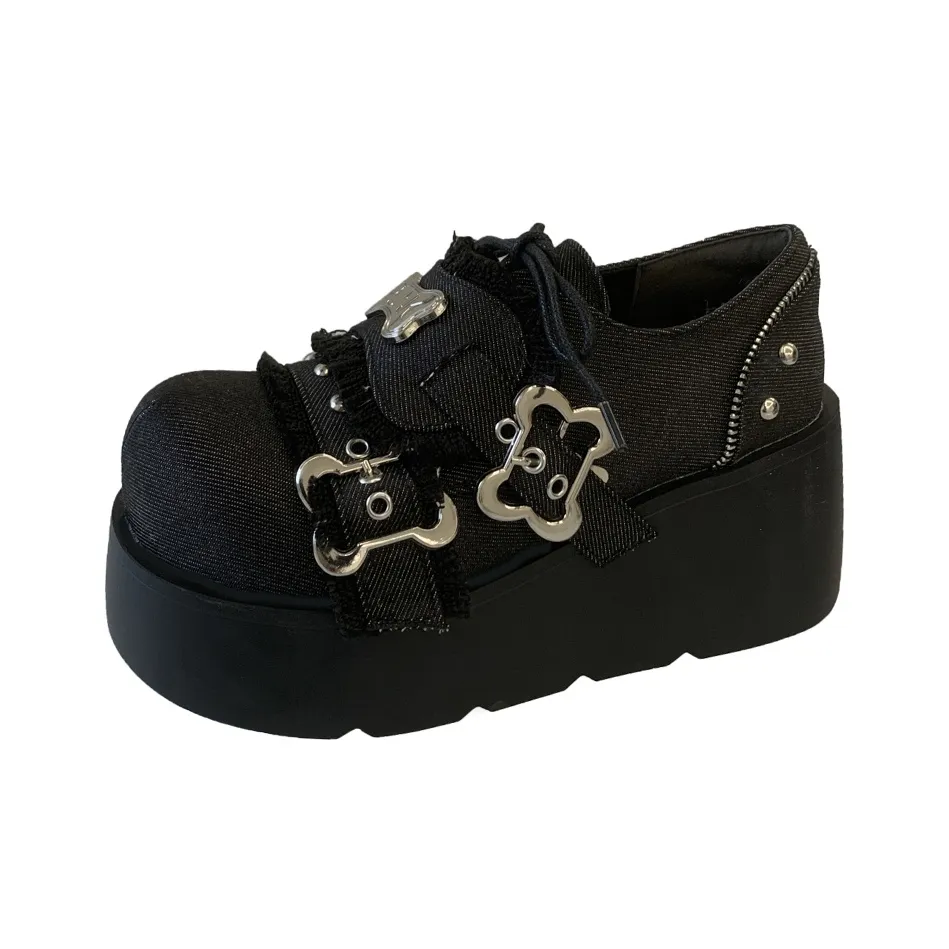 Take the Qin Loafers Women's Black
