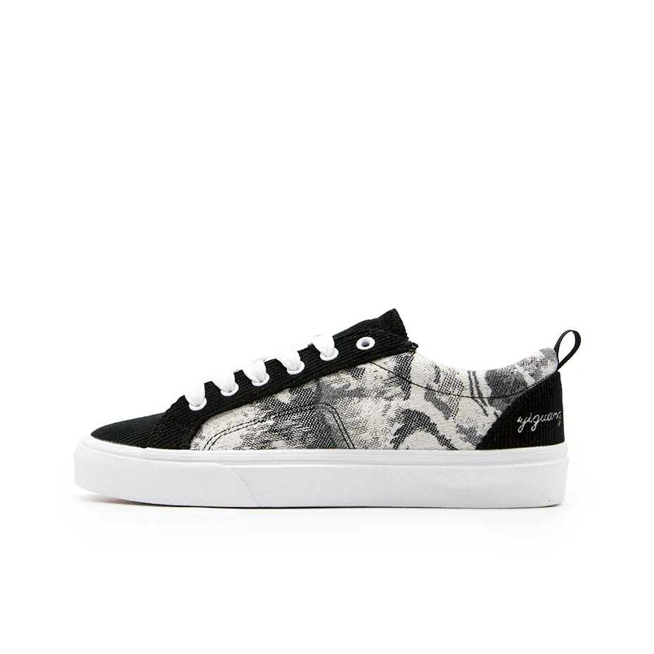 I'm shopping Skateboard Shoes Unisex Low Top White