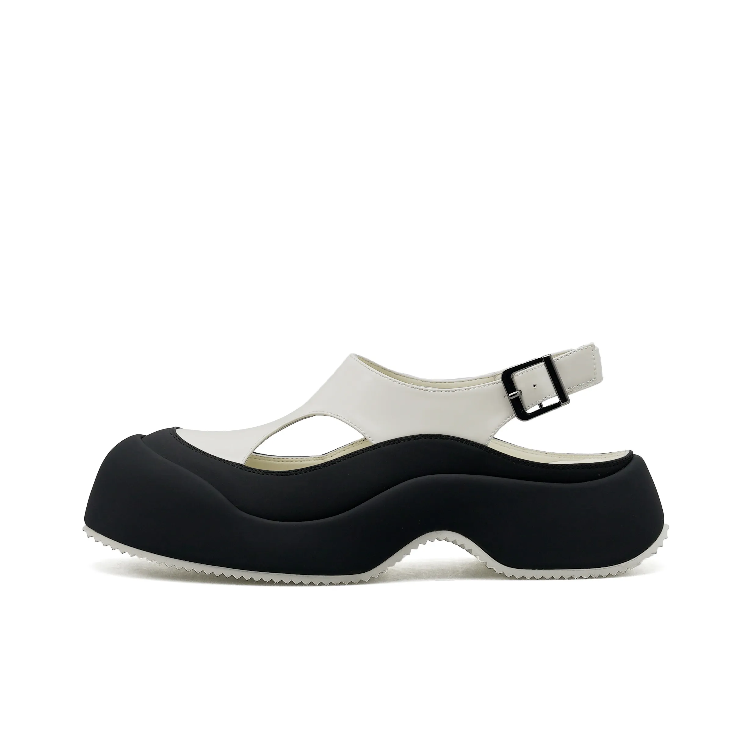 CORINNA DI MARSALA Пляжные сандалии Женские Белые