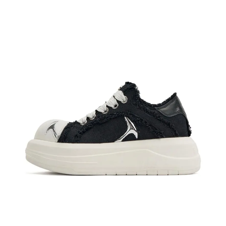 SMILEY White Whale Series Low Top Platform Skateboard Shoes Unisex