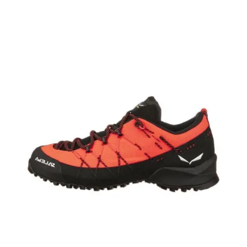 SALEWA Трекинговые ботинки Низкие Красный черный Женские