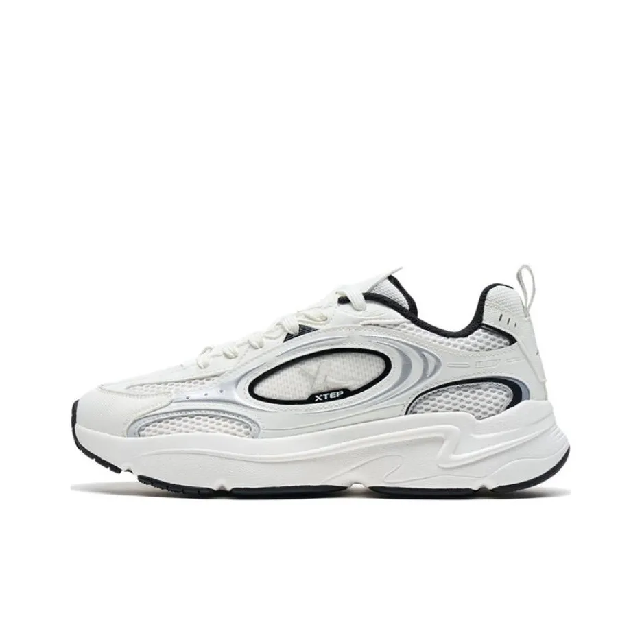 XTEP Anti Slip Wear Resistant Low Top Casual Shoes Men's White Black