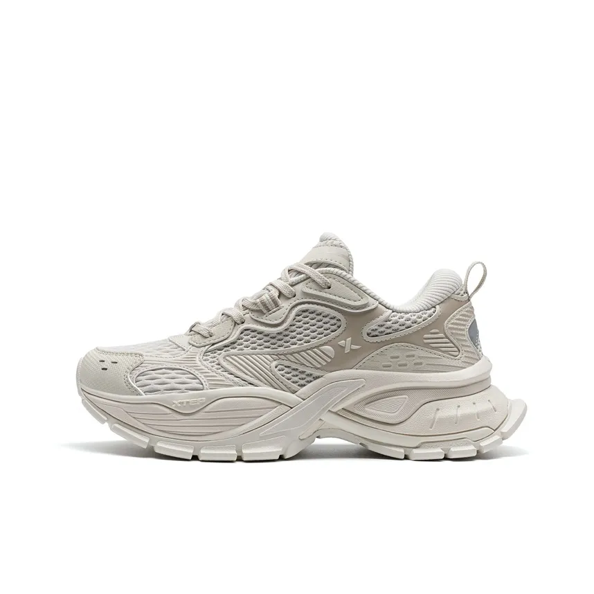 XTEP Basque Покрытие Легкий визуально увеличивает рост Низкий Топ Повседневная обувь Женская Свежий образ Сыр