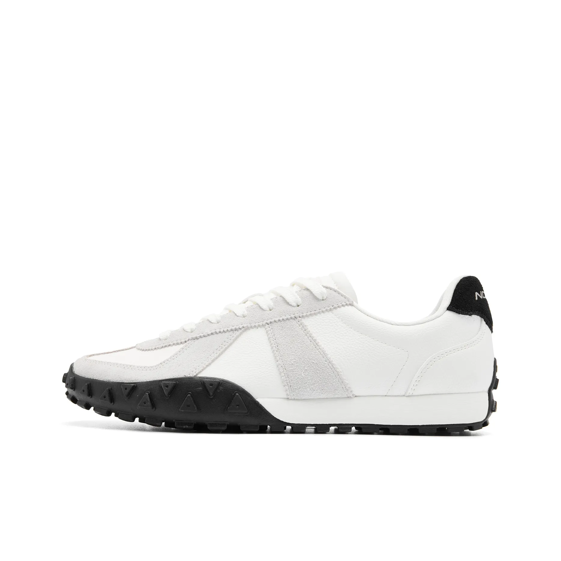 QIAODAN Износостойкий Легкий Дышащий и Противоскользящий. Низкий Топ Casual Мужской Черный Белый