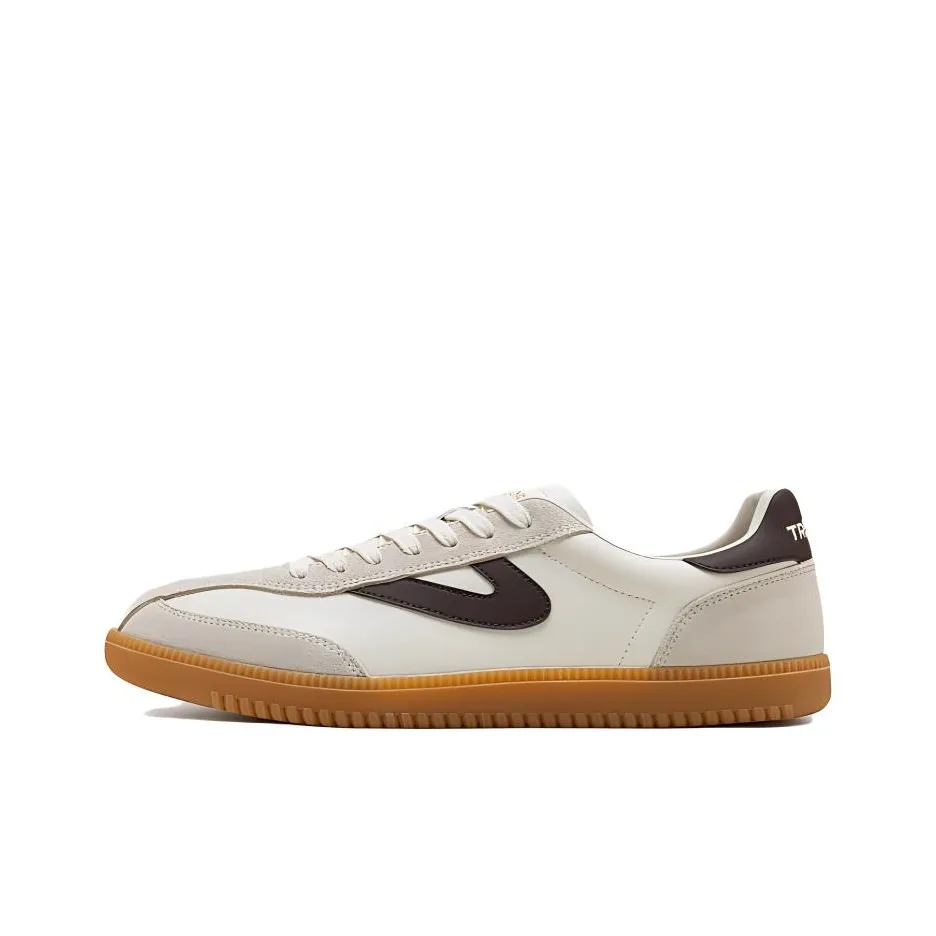 Tommy Hilfiger Essential Vita sneakers i läder med koppsula och flagglogga på sidan
