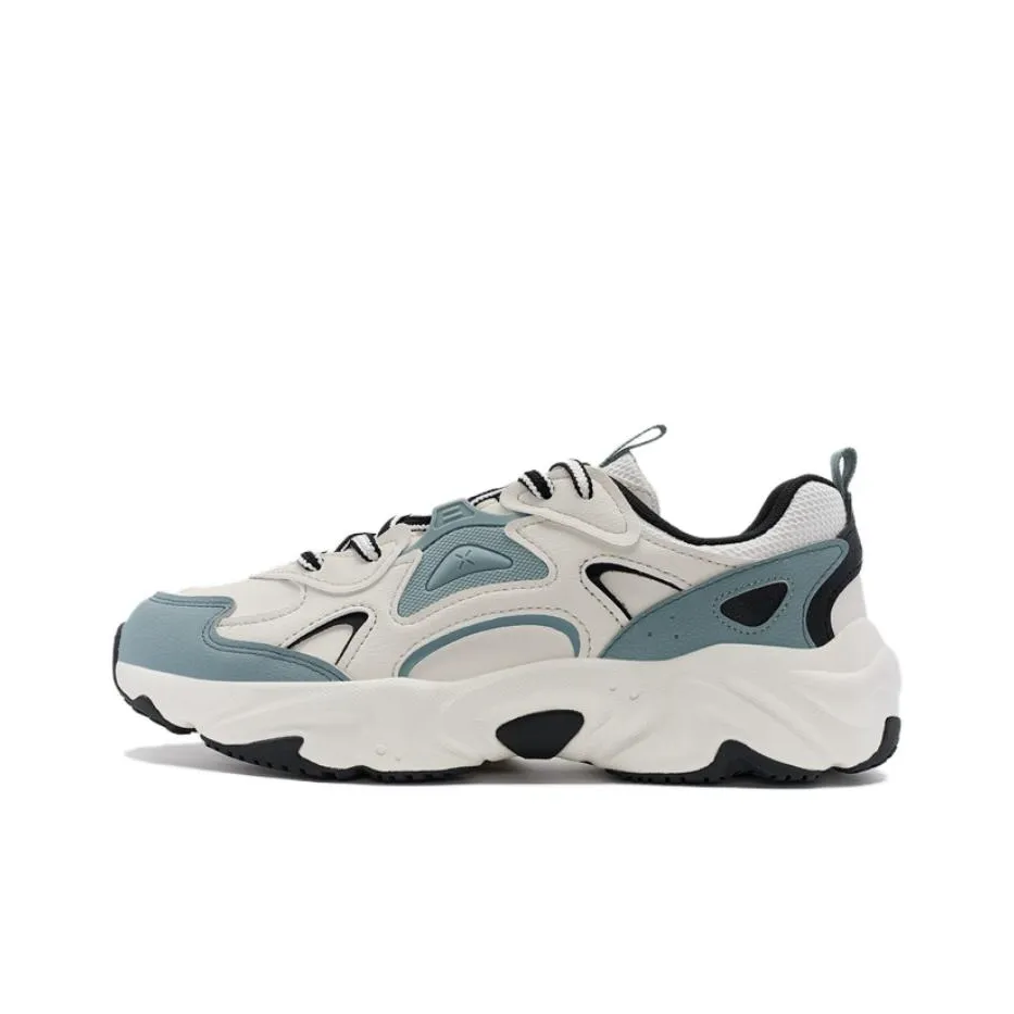 XTEP Spring Festival Collection Anti Slip Wear Resistant Low Top Casual Shoes Men's Beige Green