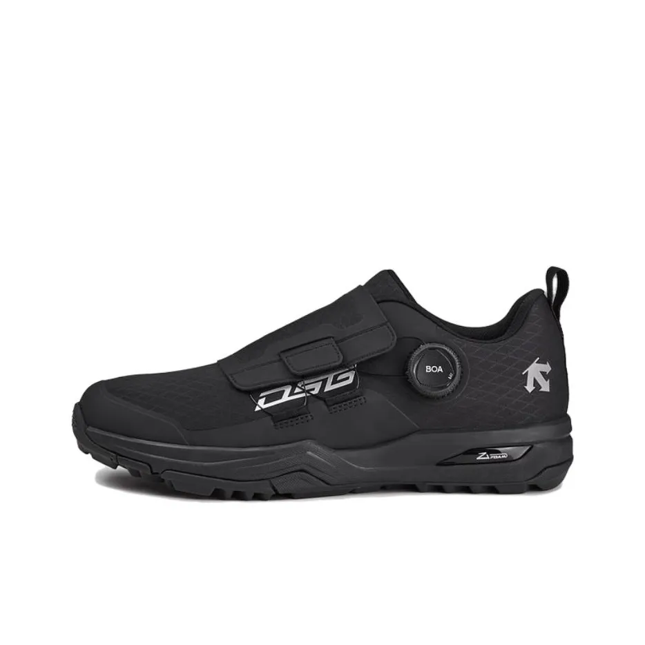 DESCENTE Enerzite Slip Resistant, Waterproof, And Breathable Low Top Golf Shoes Men's Black