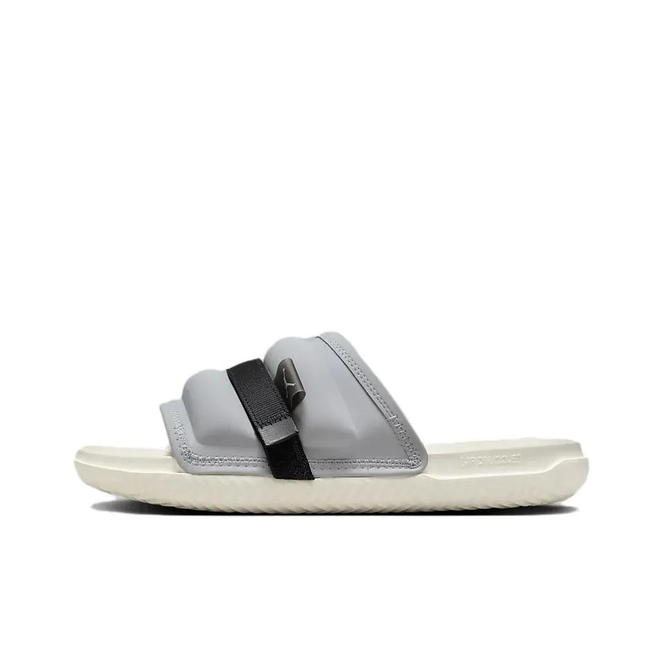 JORDAN Super Play Slide 
Wolf Grey Sail
