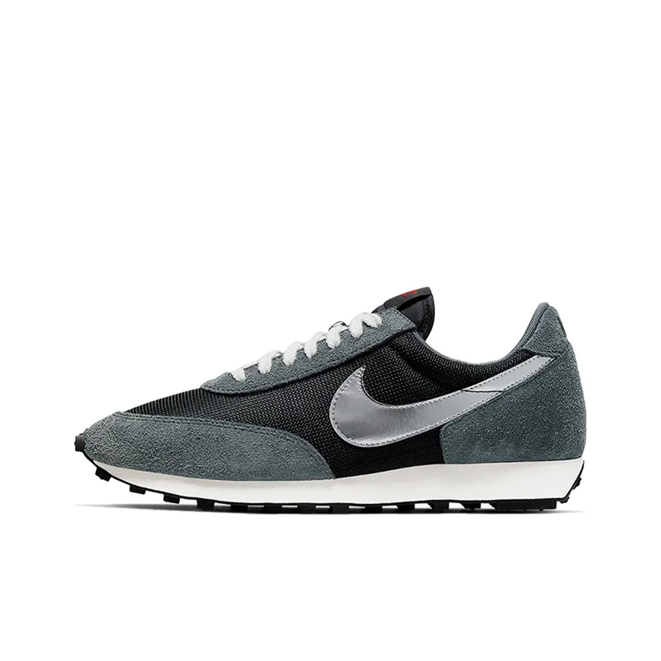 Nike Daybreak Metallic Silver