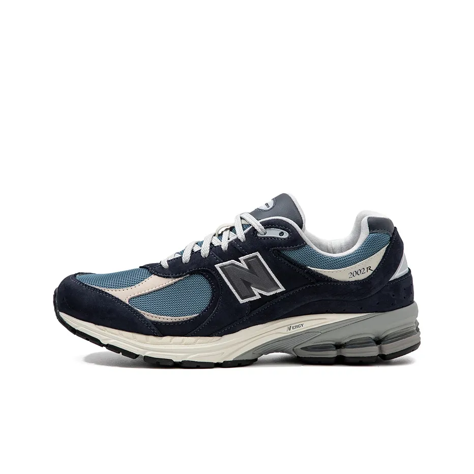 the new balance 530 has arrived in 2 new lilac colourways
