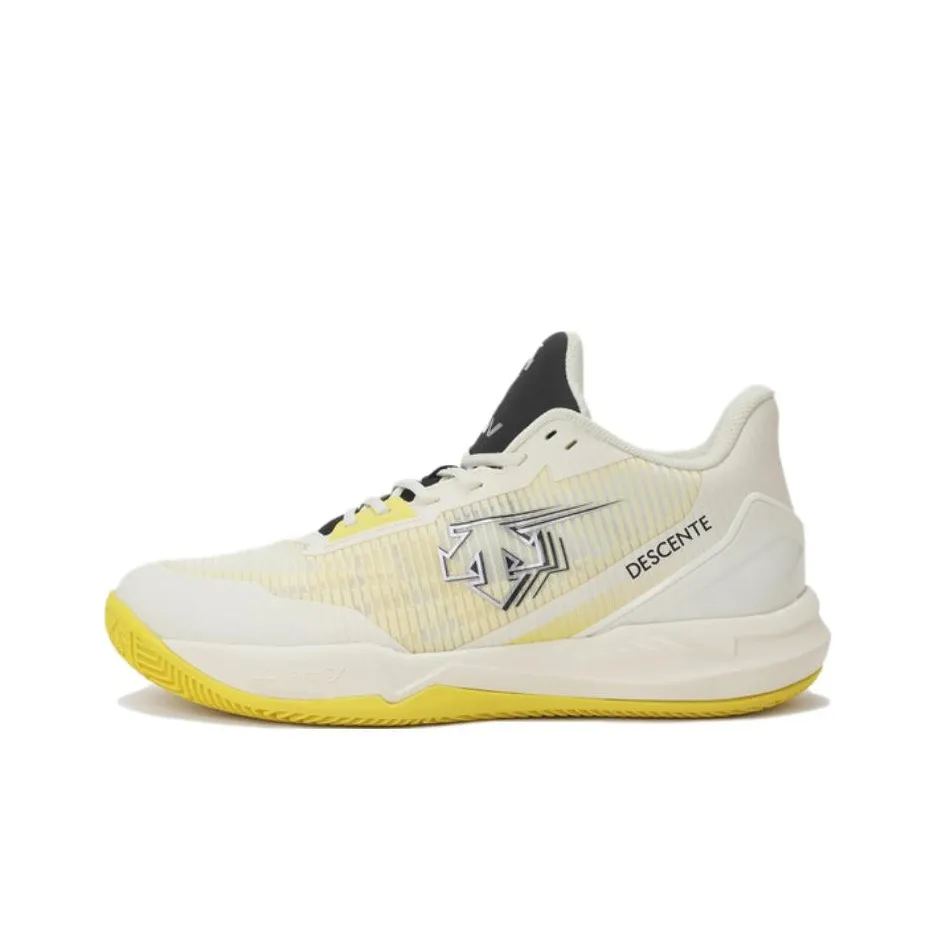 Master Wook x DESCENTE Cushioned Slip Resistant Low Top Basketball Shoes Men's Beige Yellow