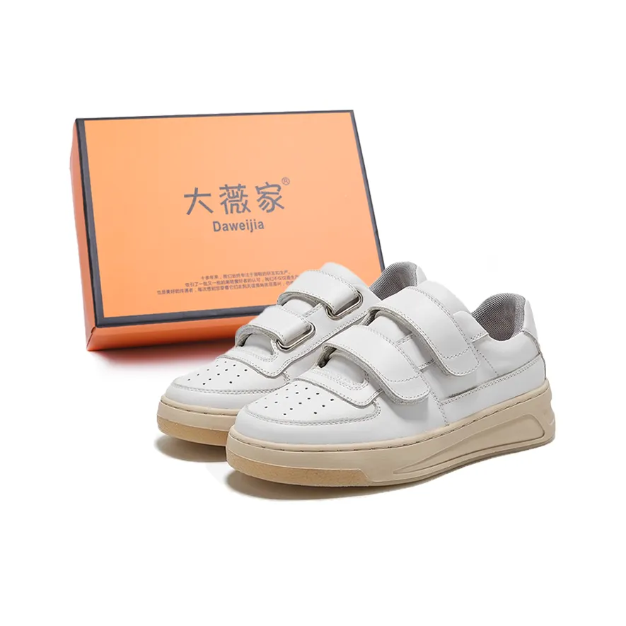 Dawei's House Smiley Face Hook-and-Loop Closure Low-Top Skateboard Shoes Women's Box Included