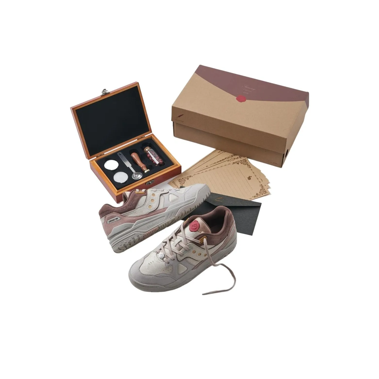 The shoe seems to pay tribute to