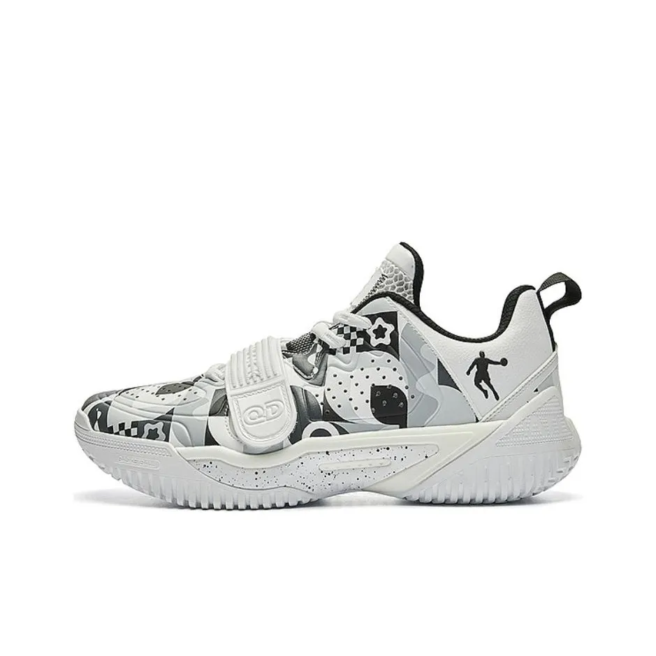 QIAODAN Polishing 6 Team Cushioned Slip Resistant Low Top Basketball Shoes Men's White Black