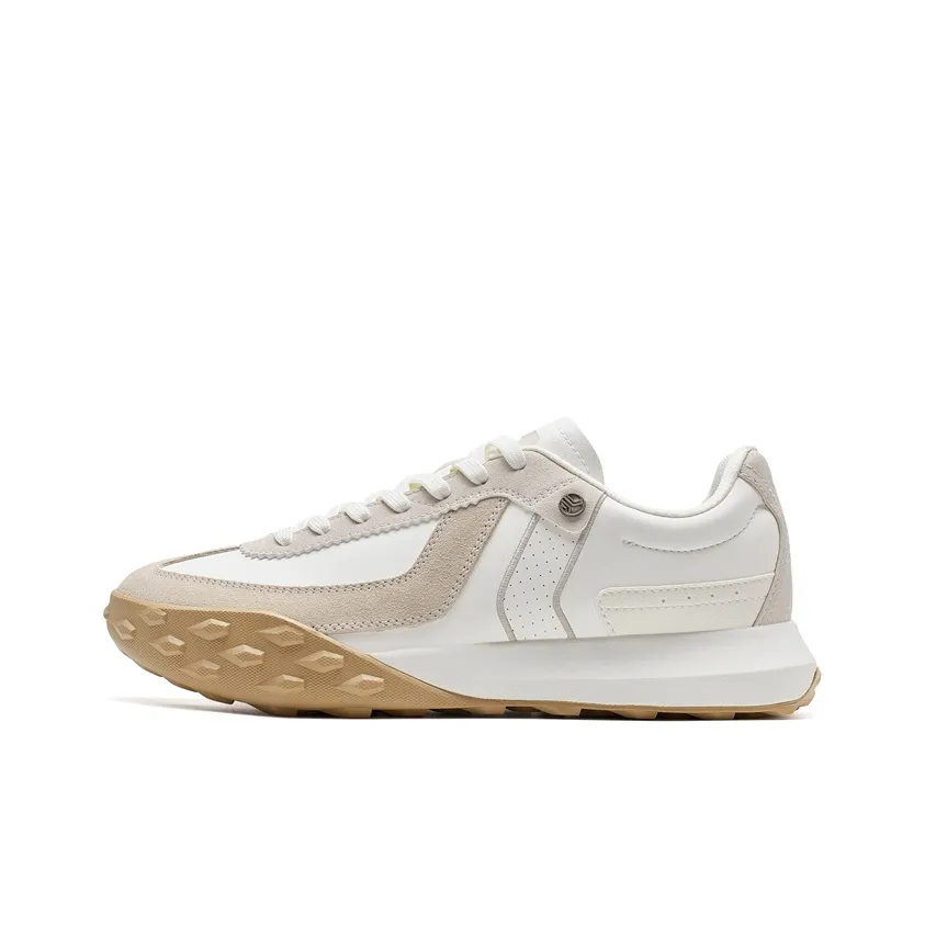XTEP Anti-Slip Wear-Resistant Low-Top Casual Shoes Men White Brown
