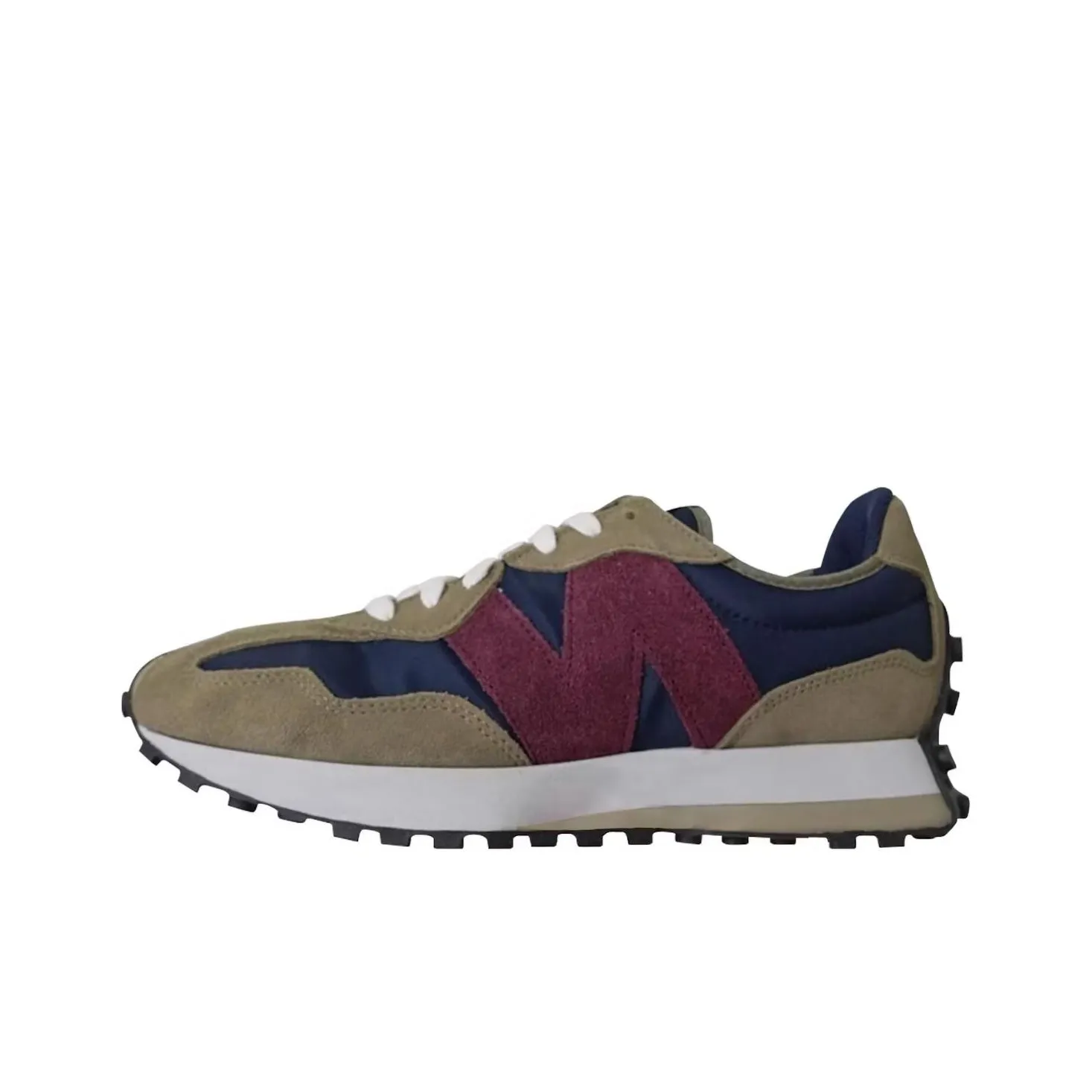 the base of the latest new balance 991 is made of harris tweed