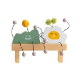 벤치 + 매달린 장식