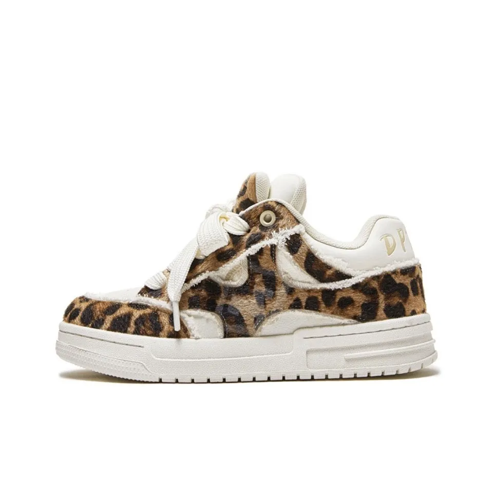 WJA Slip Resistant Cushioning Wear Resistant Lightweight Breathable Low Top Skateboard Shoes Women's Leopard Print