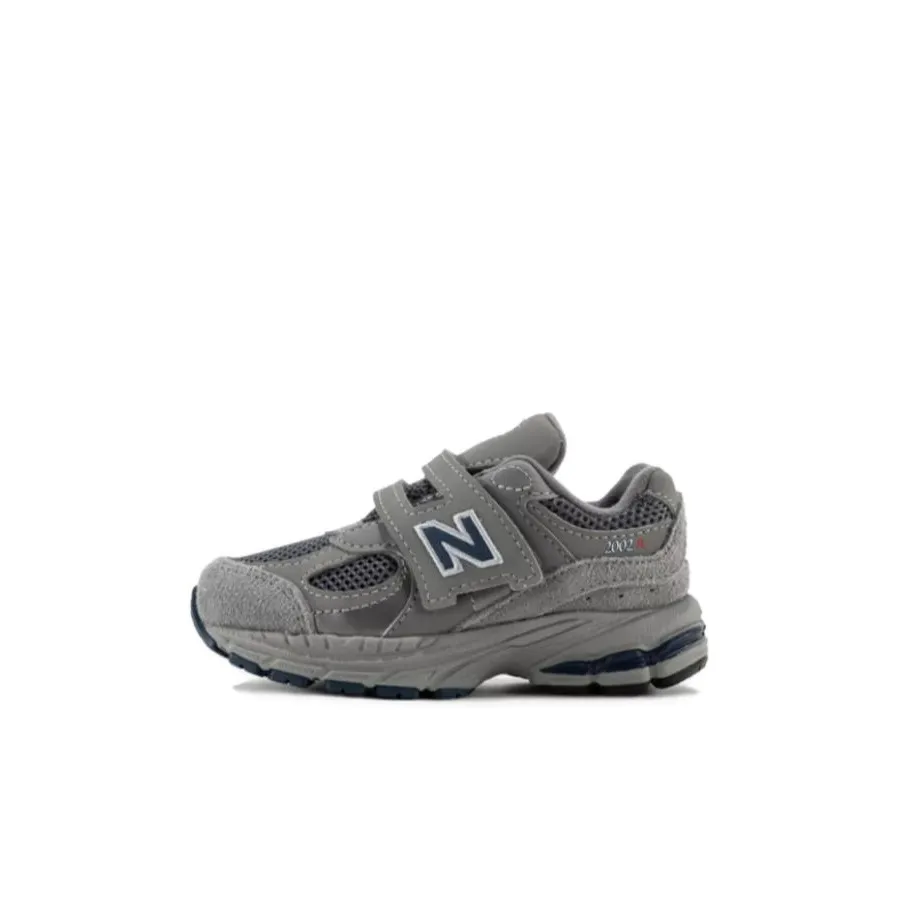 New Balance NB 2002R Устойчивые к истиранию низкие беговые кроссовки Серый для детей 3-7 лет