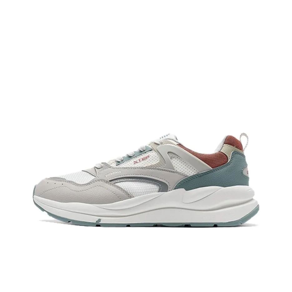 XTEP Vintage Series 80 Anti Slip Wear Resistant Low Top Casual Shoes Men's Gray White