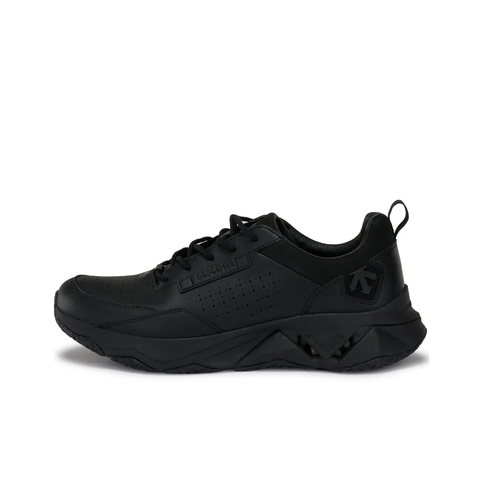 DESCENTE TRAINING Slip Resistant Low Top Training Shoes Women's Black