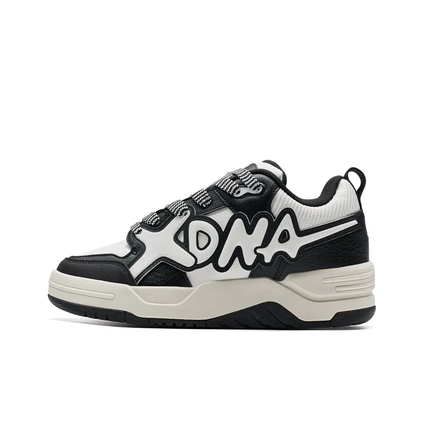 XTEP European Package Anti Slip Wear Resistant Low Top Skateboard Shoes Men's Black White