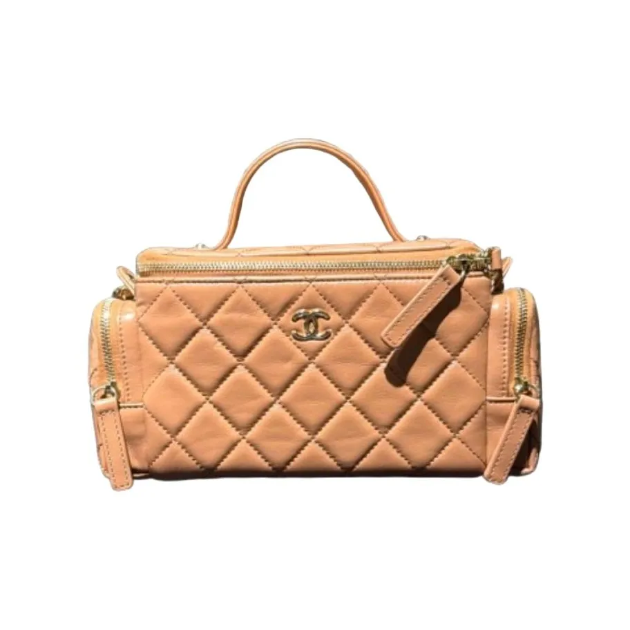 CHANEL Shiny Wrinkle Lambskin Camera Bag, Shoulder Bag, Crossbody Bag, Handbag, Makeup Bag Women's Camel