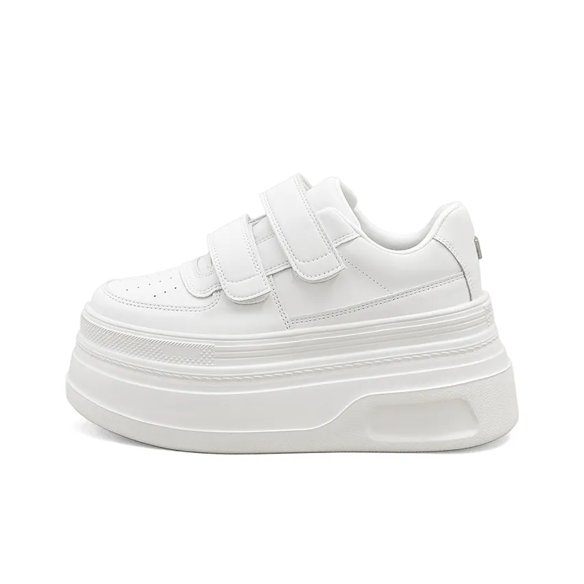 A Poinsettia Princess Skateboard Shoes Women's