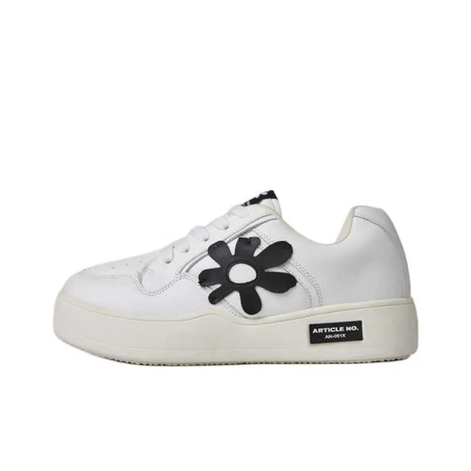 ARTICLE NO. Anti Slip Wear Resistant Low Top Skateboard Shoes Unisex White Black