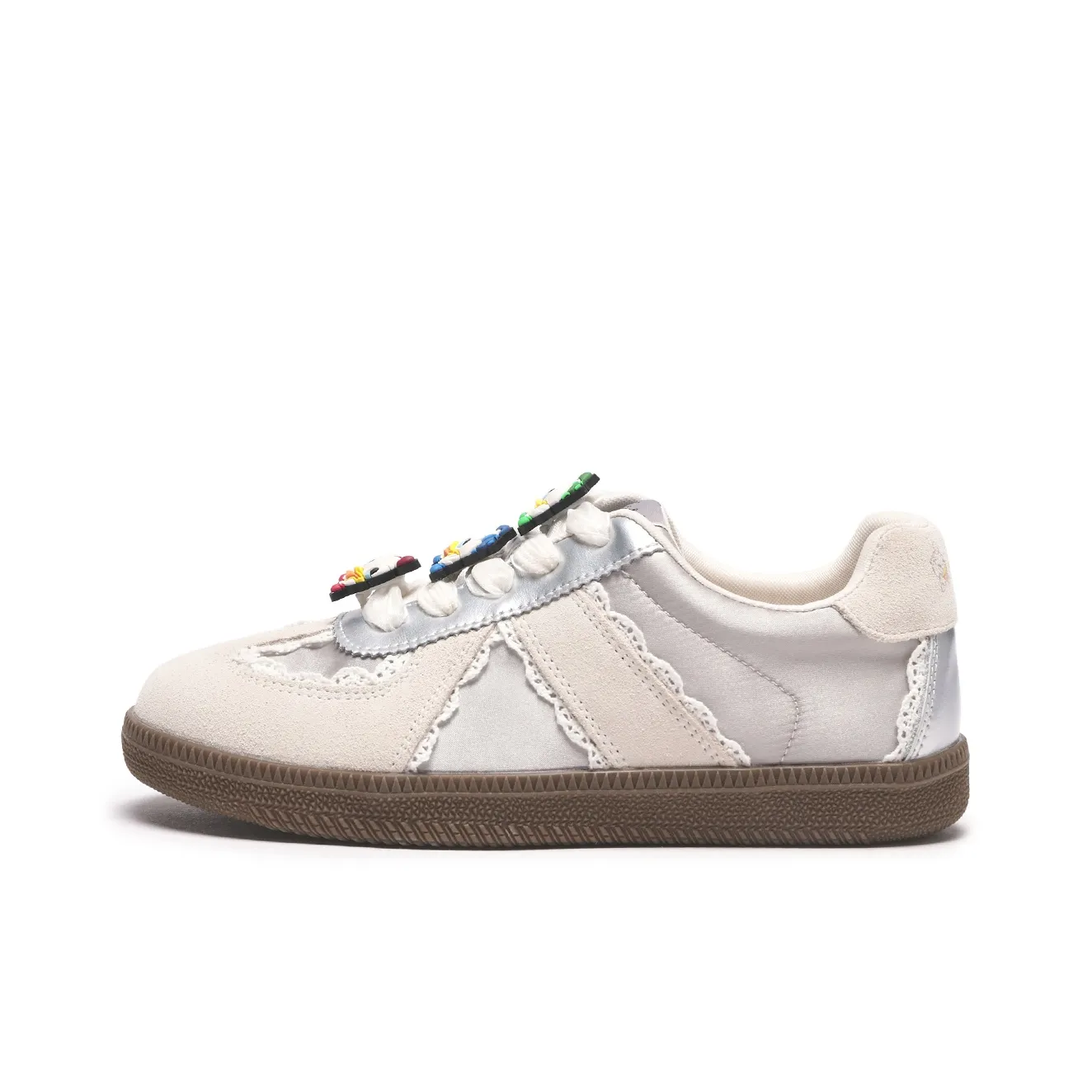 Disney x Hotwind Mickey Family Series Low Top Skateboard Shoes Women's