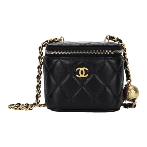 CHANEL Сумки через плечо Женские