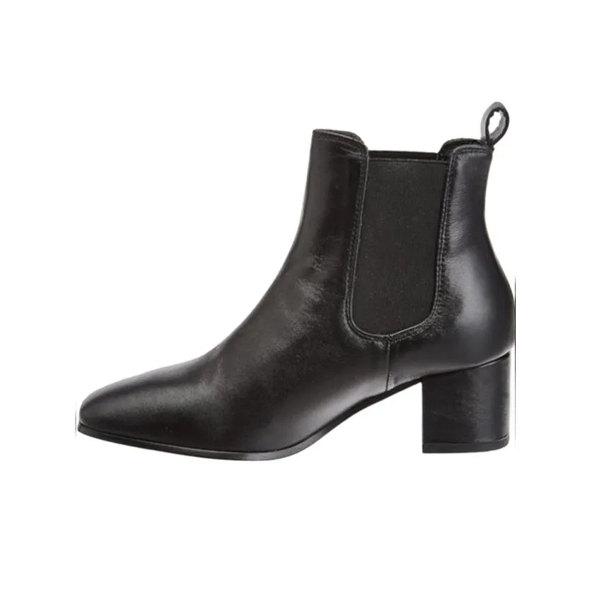Levi's Delilah Short Chelsea Boots Women's Black